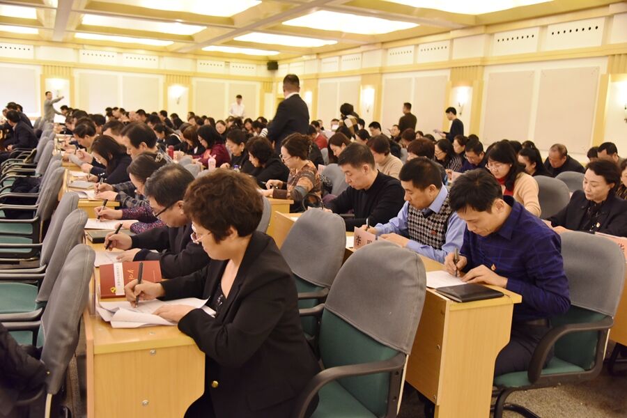 我校参会人员填写调查问卷