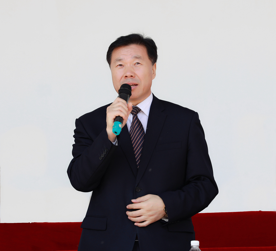 校长贯昌福宣布中国黑河学院•俄罗斯远东高校第十三届田径运动会开幕